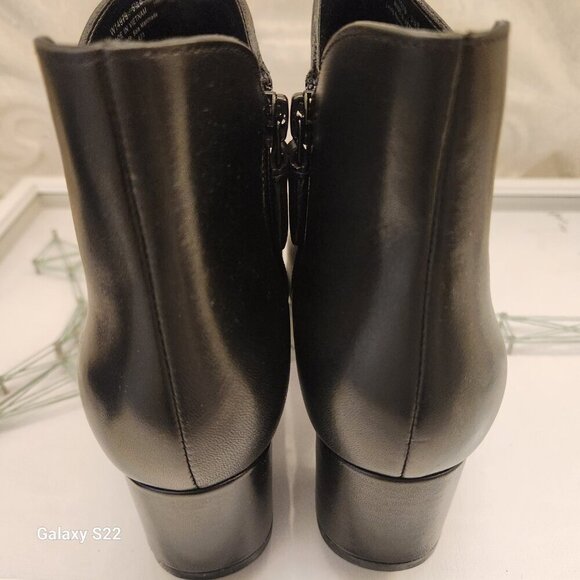 Cole Haan Black Leather "Elyse" Booties. NIB. Size 5.5 - Picture 9 of 13